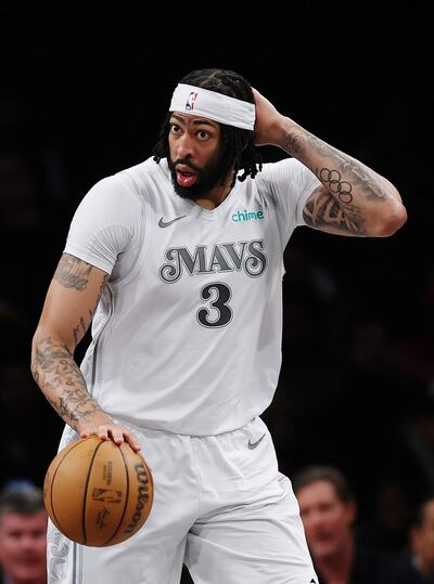 Anthony Davis regresó al juego de Dallas tras su lesión.