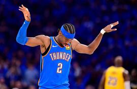 El canadiense Shai Gilgeous-Alexander (27 años) se quedó en 18 puntos, su cifra más baja de toda la temporada, pero aún así los vigentes campeones pasaron pocos apuros para superar a unos Lakers