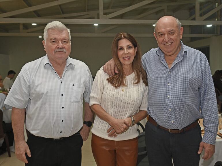 Juan Miguel Gorostiaga, María Liz de Vierci y Jorge Vierci.