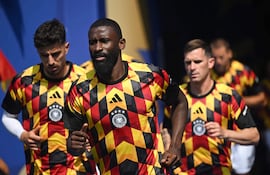 Antonio Rüdiger (centro) puso punto final a su ciclo como integrante de la selección alemana.