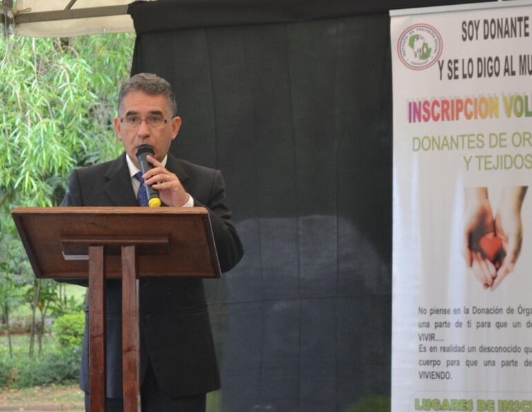 Dr. Hugo Espinoza, director del INAT. 