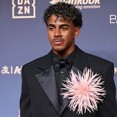 El internacional español Lamine Yamal llegando a la ceremonia de entrega del Balón de Oro 2026 en el Teatro London Palladium. (EFE/EPA/TOLGA AKMEN)