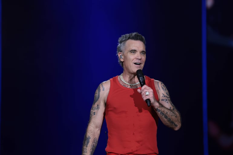 El cantante y compositor británico Robbie Williams, durante el concierto ofrecido este viernes en el Bilbao BBK Festival. 