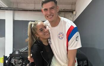 Orlando Gill con su esposa Melissa Ávalos y su hijo Lauti.