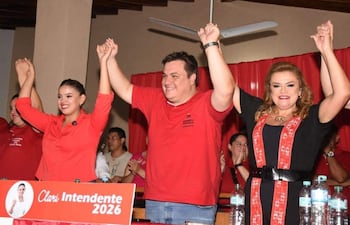 Clara Ibarra Godoy (i), Norma Godoy y Cesarito Sosa, en una actividad organizada con miras a las elecciones municipales.