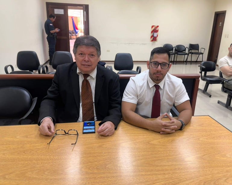 De izquierda a derecha el fiscal Alfredo Ramos Manzur y el asistente fiscal Anselmo Molinas.
