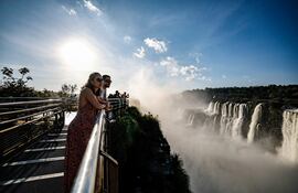 Las Cataratas del Iguazú vuelven a recibir a los turistas desde esta mañana.