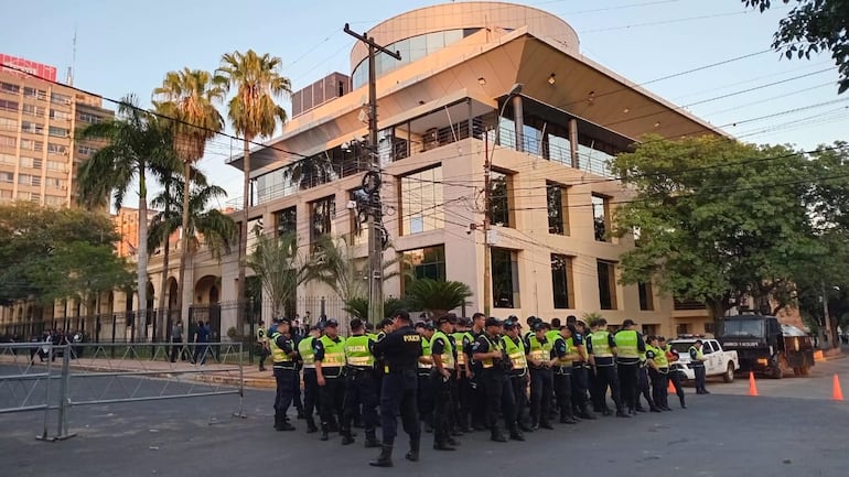 Caja fiscal: fuerte dispositivo policial se prepara para recibir a manifestantes