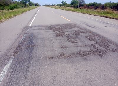 La ruta Bioceánica registra baches en algunos tramos, pero las reparaciones son muy precarias.