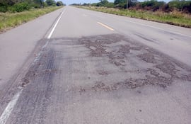 La ruta Bioceánica registra baches en algunos tramos, pero las reparaciones son muy precarias.