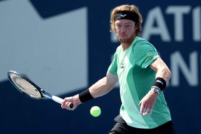 Andrey Rublev avanza en Canadá.