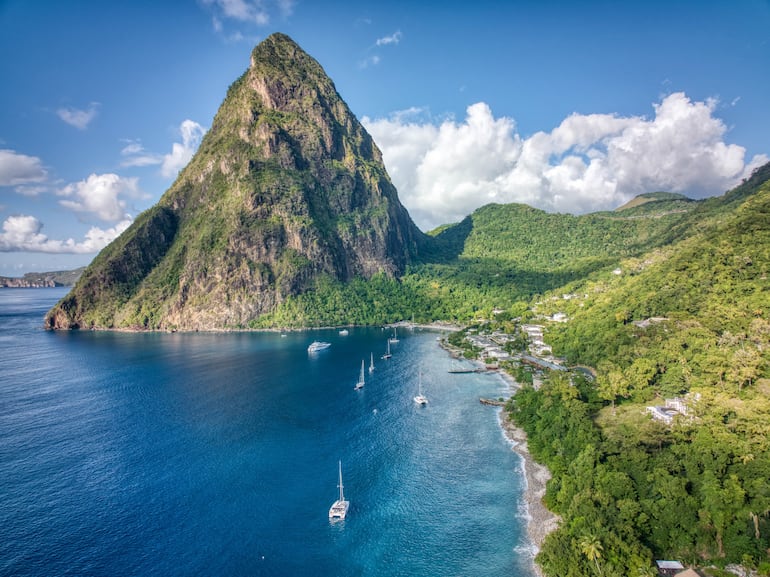 Montañas Val des Pitons en Soufriere, Santa Lucía.