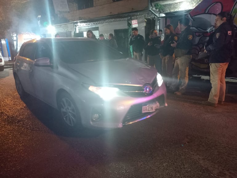 El automóvil Toyota en el que se desplazaba el ahora detenido.