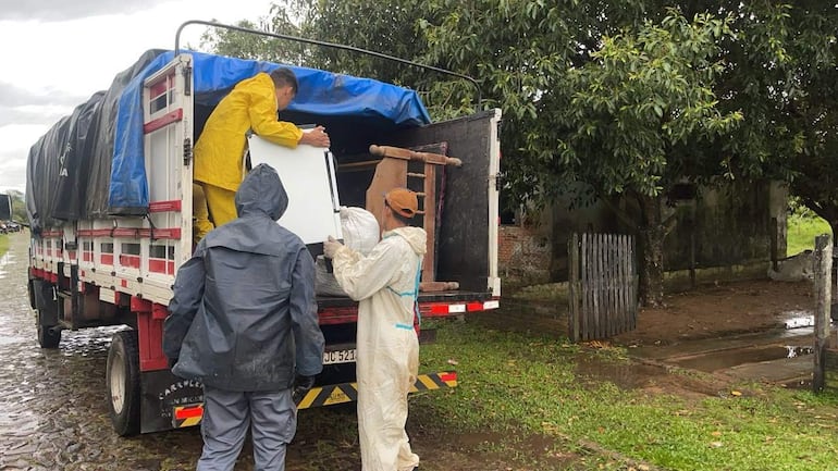 Ayolas: intensifican la asistencia a familias afectadas por la crecida del Paraná Ayolas: intensifican la asistencia a familias afectadas por la crecida del Paraná