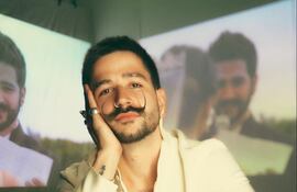 El cantante colombiano Camilo estará esta noche en el SND Arena presentando su gira "Nuestro lugar feliz".