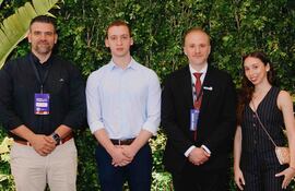 El gerente general de El Ahorrazo Supermayorista, Andrés Samudio, junto con Uriel Tolces, Miguel Tolces, director, y Dorit Tolces.