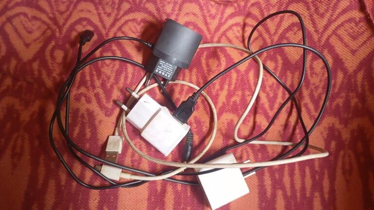 Los cargadores de celulares son los más dañados por la sobrecarga de la energía eléctrica.