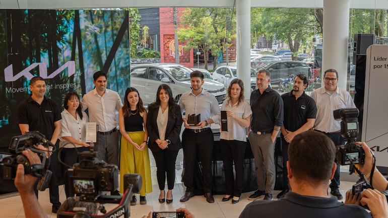 Kia lleva 15 años liderando caminos y acompañando historias reales de miles de familias paraguayas.