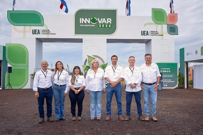 Integrantes de la Unión de Empresas Agropecuarias (UEA), compuesta por más de 50 firmas de primera línea del sector, que incluyen industrias nacionales, importadoras, prestadoras de servicios y empresas proveedoras del rubro agropecuario.