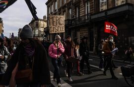 Cartel de "Gracias, Gisele" en Bordeaux, Francia, 23 de noviembre de 2024 (AFP)