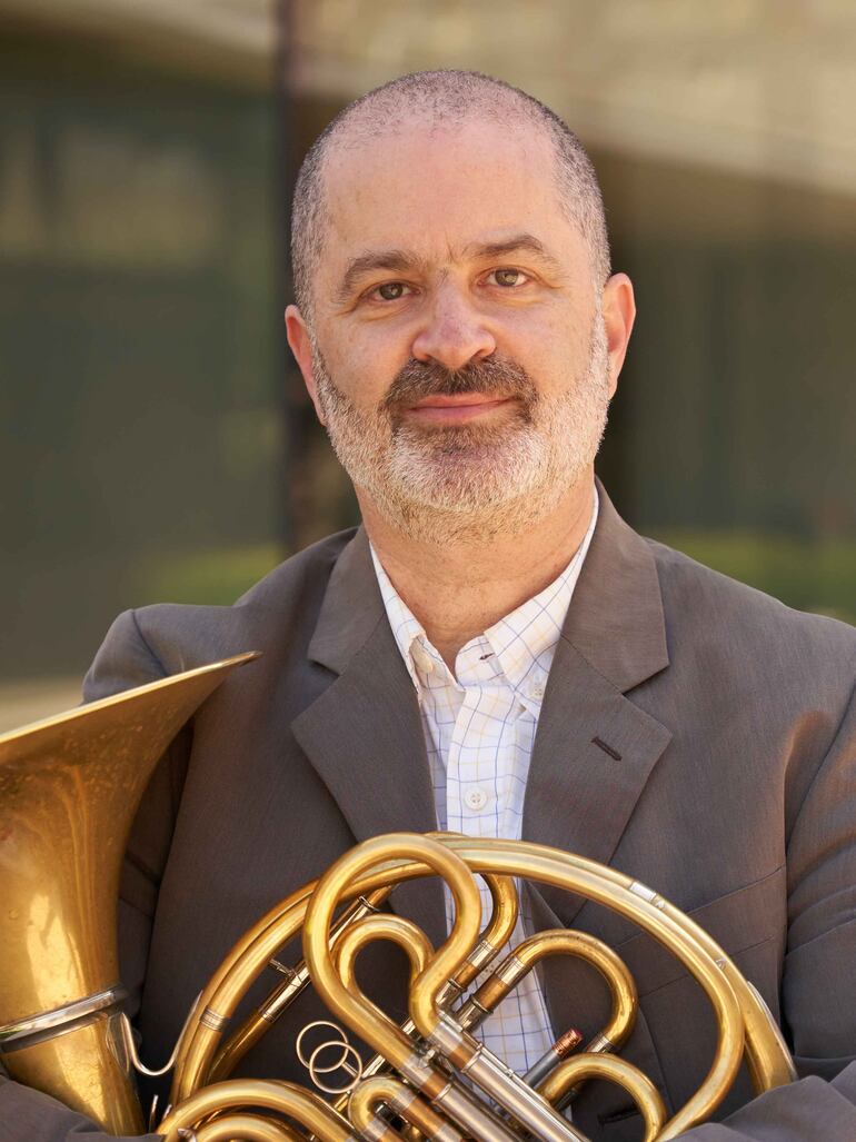 Daniel Grabois es otro de los cornistas que actuará con la OSCA.