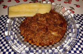 “Estofado la Novia” es un plato típico de la localidad de Humaitá, Ñeembucú.