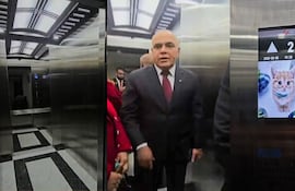 Bachi Núñez inaugurando ascensores de Astelev.