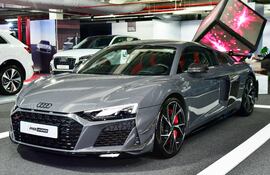 El Audi R8 Legende es una de las principales atracciones en la Cadam MotorShow, el superdeportivo atrae miradas.