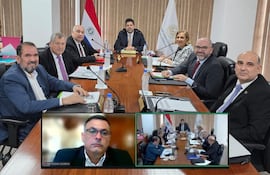 El Dr. Gerardo Bobadilla (c) y el Dr. Gustavo Miranda (i), fueron reelectos como presidente y vicepresidente, respectivamente, por los demás miembros del Consejo de la Magistratura.