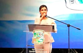 Gobernadora Norma Zárate de Monges.