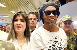 La prófuga de la justicia paraguaya, Dalia López, cuyo código rojo de interpol continúa activo según la Policía, Ronaldinho.