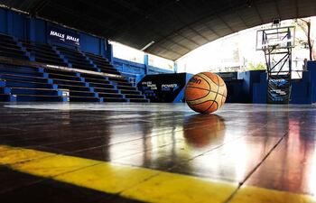 Estadio de básquet del Rowing Club, que sería rematado por una demanda.