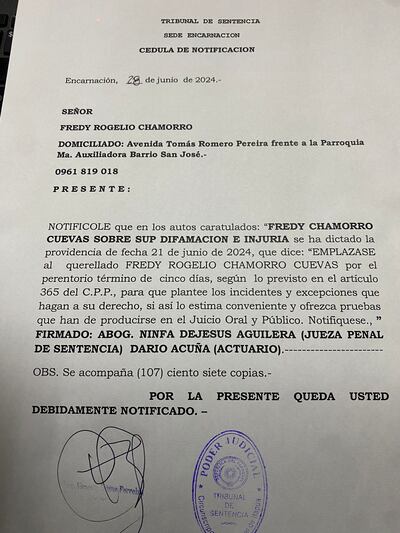 Notificación al periodista radial Fredy Chamorro, quien irá a juicio oral acusado de difamación e injuria en perjuicio de la directora del centro de salud de TRP.