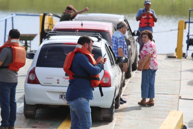 Patricio Ortega, director de Marina Mercante, participó del cruce inaugural. 