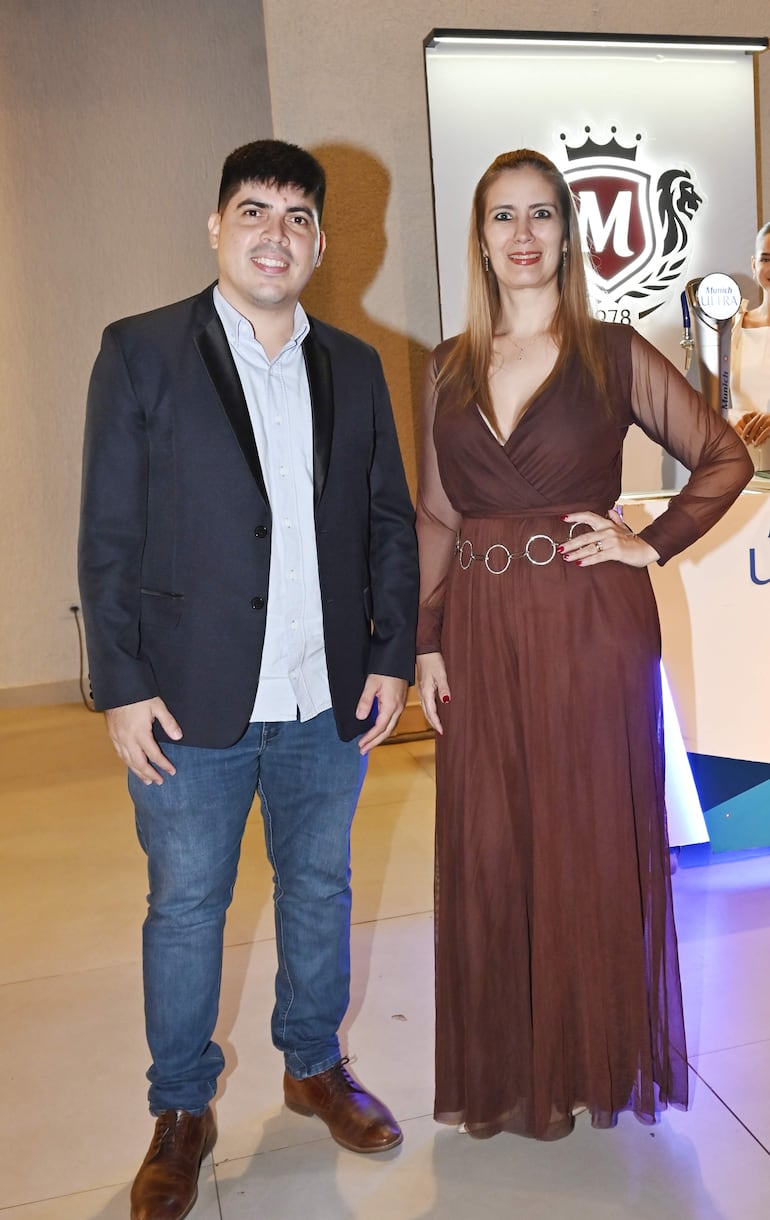 Hugo Mendoza y Adriana Giménez.