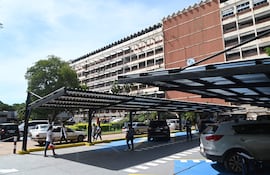 El IPS Central sigue con el resonador averiado y sus autoridades no dan respuestas de cuándo podría repararse el equipo.