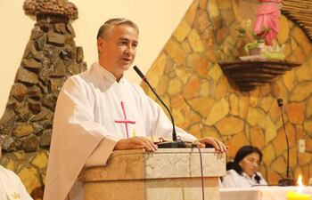 En el Día del Párroco, el padre Esteban Chaparro resaltó que la misión de la Iglesia es organizar la comunidad y acompañar a las familias frente a sus desafíos sociales y espirituales.