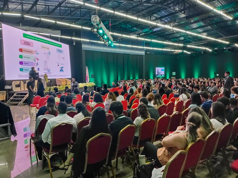 Más de 2.000 personas se reunieron en el Congreso Internacional de Avances Médicos (CIAM), organizado por la Universidad Central del Paraguay (UCP).