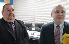 Osvaldo Ruiz Nicolau y Emil Mendoza Torres, asesor jurídico y presidente de la Asociación de Casas de Cambios del Paraguay respectivamente.