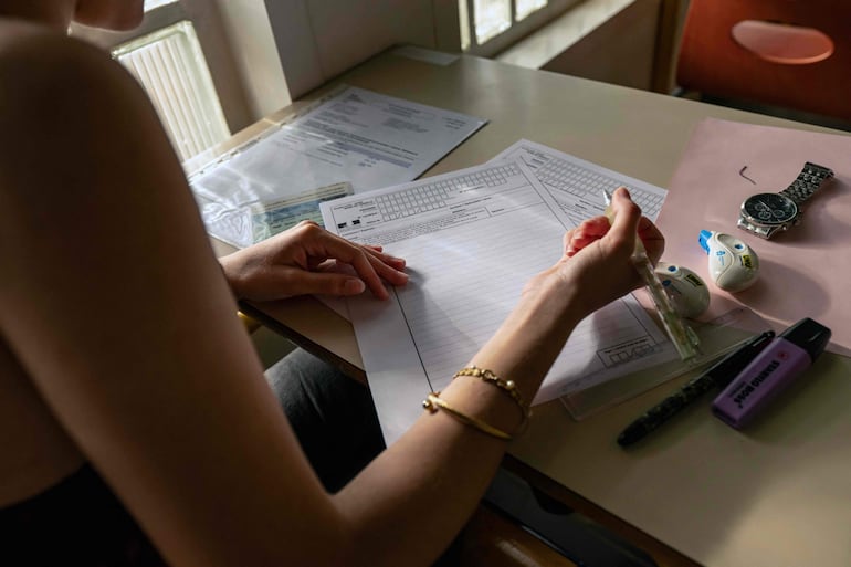 Una alumna rindiendo un examen. (Foto ilustrativa).