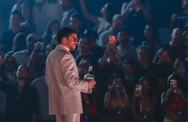 El cantante puertorriqueño Bad Bunny se presenta este sábado, durante un concierto en Medellín, Colombia, el pasado 25 de enero.