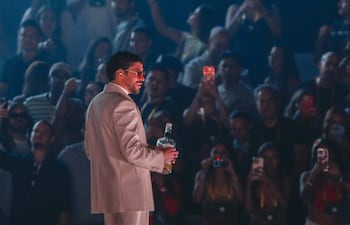 El cantante puertorriqueño Bad Bunny se presenta este sábado, durante un concierto en Medellín, Colombia, el pasado 25 de enero.