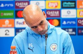 Josep Guardiola, durante una conferencia de prensa del Manchester City. (AFP)