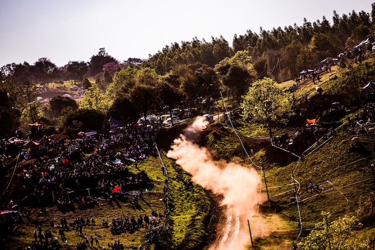 Una postal de la primera edición del WRC Rally del Paraguay, en 2025, con el público que respondió a todas las expectativas demostrando un comportamiento ejemplar.