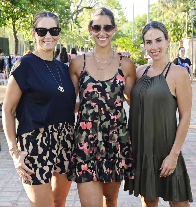 Paloma Vargas, Gabriela Vargas y Betty Servián.