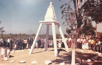 Monolito edificado en memoria del general ruso Iván Belaieff, referencia del cementerio Maká, por donde hoy pasa el puente Héroes del Chaco.