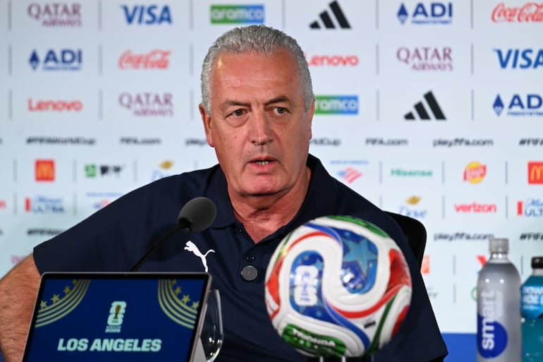El entrenador de la selección nacional, Gustavo Alfaro.