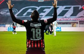 El paraguayo Braian Samudio, futbolista del Corum FK, celebra un gol en el partido frente a Esenler Erokspor por la fecha 31 de la 1.Liga de Turquía.