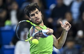 Carlos Alcaraz Garfia, quien acumula 12 triunfos consecutivos para dos títulos conquistados -el Abierto de Australia y el ATP 500 de Doha- y está protagonizando su mejor arranque desde que debutó como profesional en 2020.