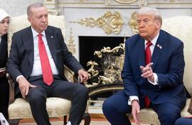 El presidente de Estados Unidos, Donald Trump (i) y el mandatario turco, Recep Tayyip Erdogan (d).